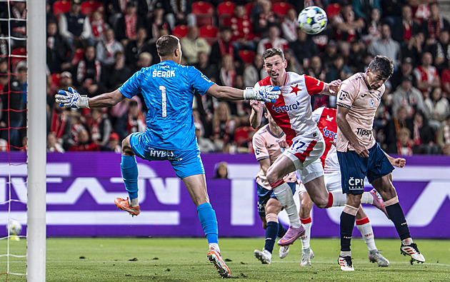 ONLINE: Pardubice - Slavia 0:0, hosté už s Juráskem. V obraně hrají Bořil i Chaloupek