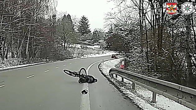 Cyklistu ze sedla katapultovala taška. Nadýchal dvě promile, přiznal lžíci likéru