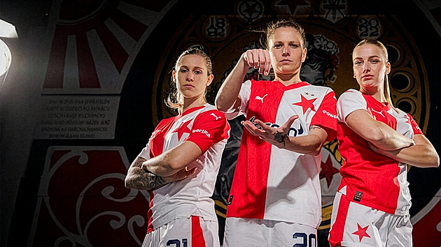 RECENZE: Bohyně Slavie. Je ženský fotbal pro muže opravdu paskvil, jak pravil Vízek?