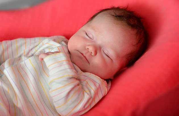 Jak často máme miminko přikrmovat? radí se prvorodiče s umělou inteligencí