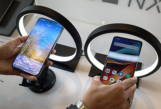 Tak skvělý displej jsme ještě neviděli. Překonává i panely prémiových značek