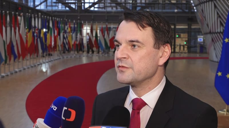 Vezměte rozum do hrsti penězům navzdory, apeluje Macinka na turisty. Na Blízký východ by nejel