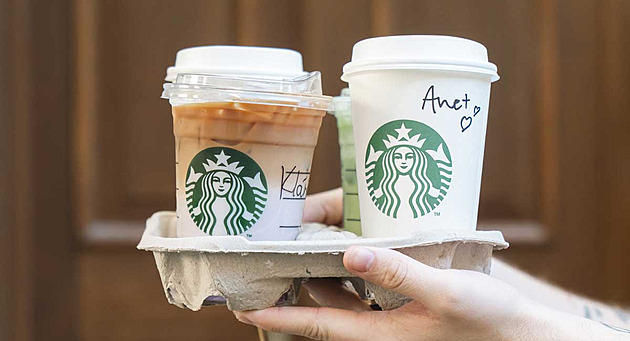 Jaro ve Starbucks bude letos patřit barvám a exotickým chutím