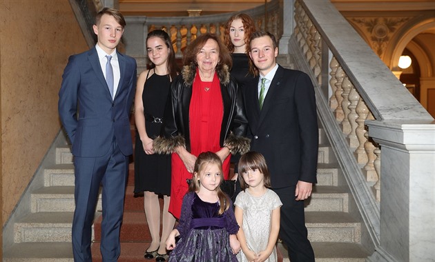 Babička je rázná, výrazně ovlivnila naše vztahy, shodují se vnoučata Livie Klausové