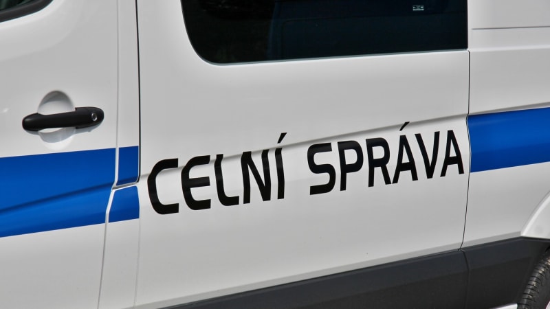 Obří úlovek celníků: V kosmetice našli 115 kilogramů ketaminu. Pašeráci založili krycí firmu