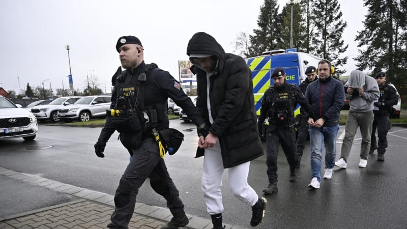 Fotbalový skandál před soudem: Dorazili tři obvinění, mezi nimi známý rozhodčí i brankář