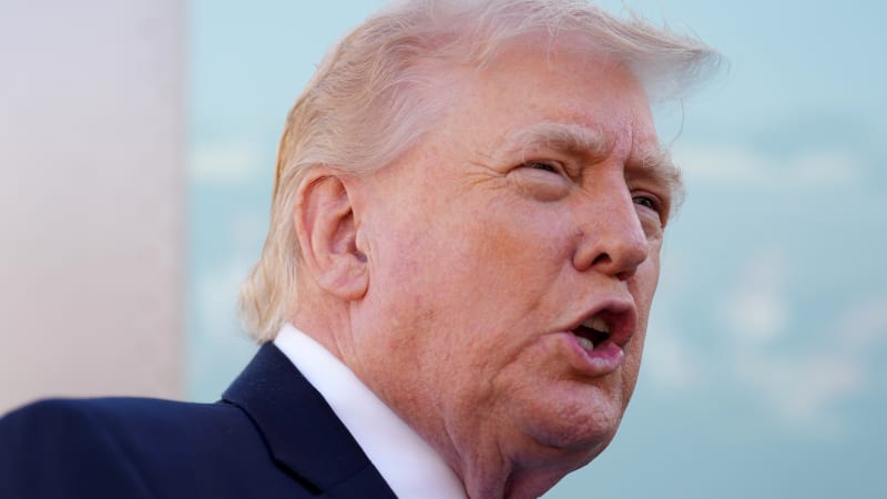 Kolikrát už Trump vyhrál válku v Íránu? Výroky se mění, zmatek převládá, popisuje analýza CNN