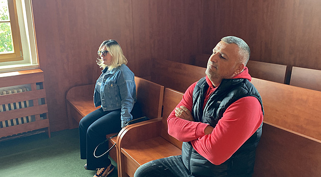 Nehoda s bentley fotbalisty Limberského nebyla náhoda, tresty za podvod platí