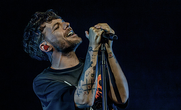 RECENZE: Solidní písně, křičící fanynky. Louis Tomlinson přesto neoslnil