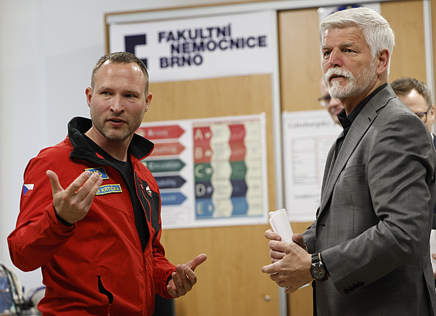 Prezident Pavel na návštěvě Brna. Zavítal za zdravotníky, nyní debatuje se studenty