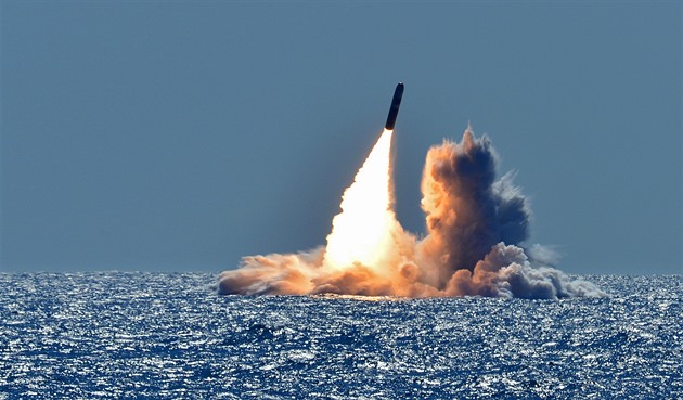 Použije snad atomovku? Trumpovy hrozby zničením Íránu přes noc budí obavy