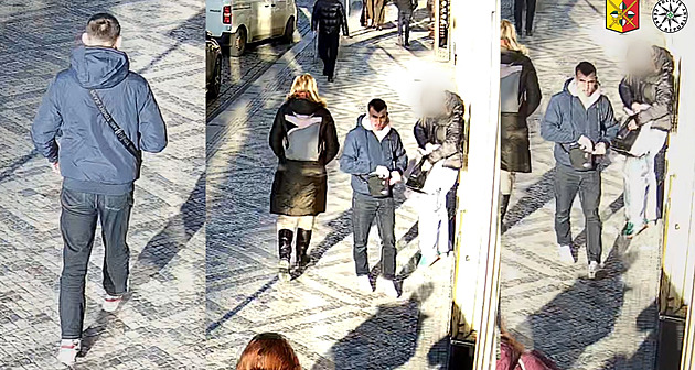 Žena v centru Prahy předala statisíce podvodníkům. Policie hledá muže z videa