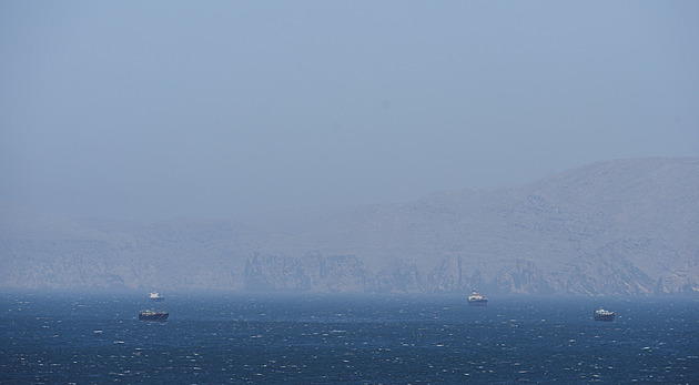 Hormuz otevřen, zavřen, otevřen. Napětí trvá, Izrael dál útočí na Libanon