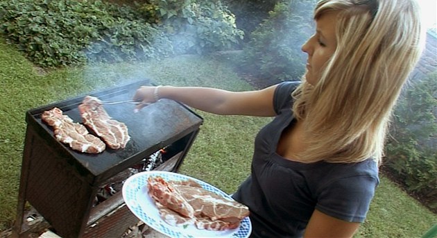 Jak odstranit rez z grilu? Co funguje a čemu se vyhnout