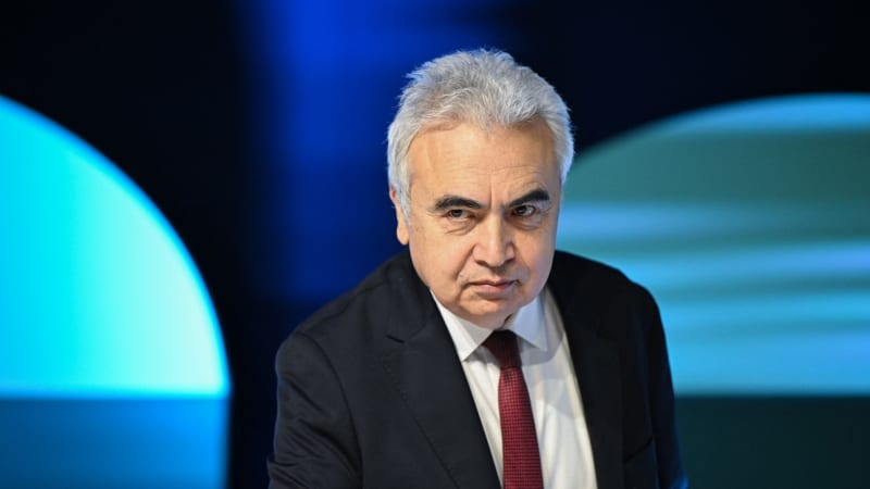 Evropě hrozí letecký kolaps. Máme palivo jen na šest týdnů, varoval šéf energetické agentury