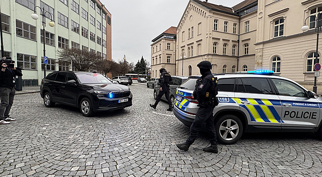 Američanka zadržená v souvislosti s požárem v Pardubicích byla předána do Česka