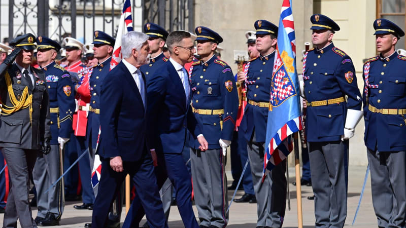 Musíme se umět bránit i bez Američanů, shodli se Pavel se Stubbem. Řeč přišla i na hokej