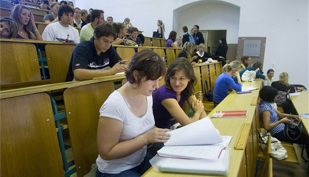Studium se do důchodu započítá jen někomu. Spravedlnost v tom nehledejte