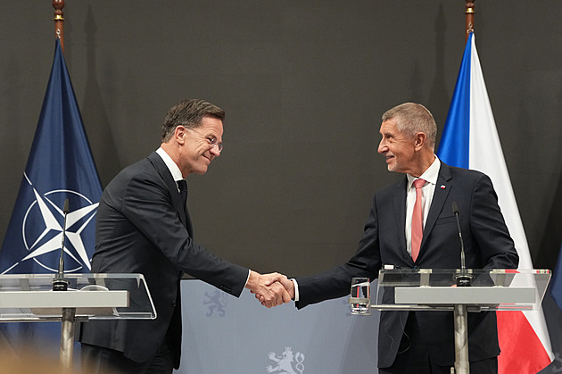 Neplnění závazků vůči NATO může oslabit důvěryhodnost země, shodují se experti