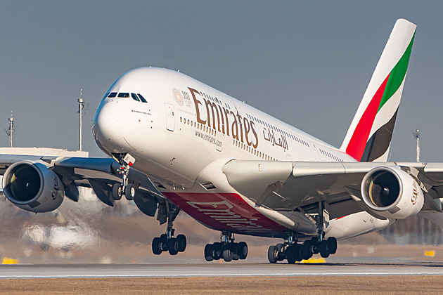 Chaos na letišti kvůli A380. Lidé museli čekat na palubě 10 hodin bez klimatizace